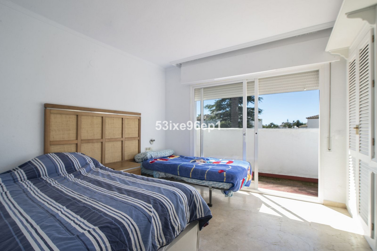 Se vende Pareada de 5 dormitorios en Costa Del Sol, Málaga, España