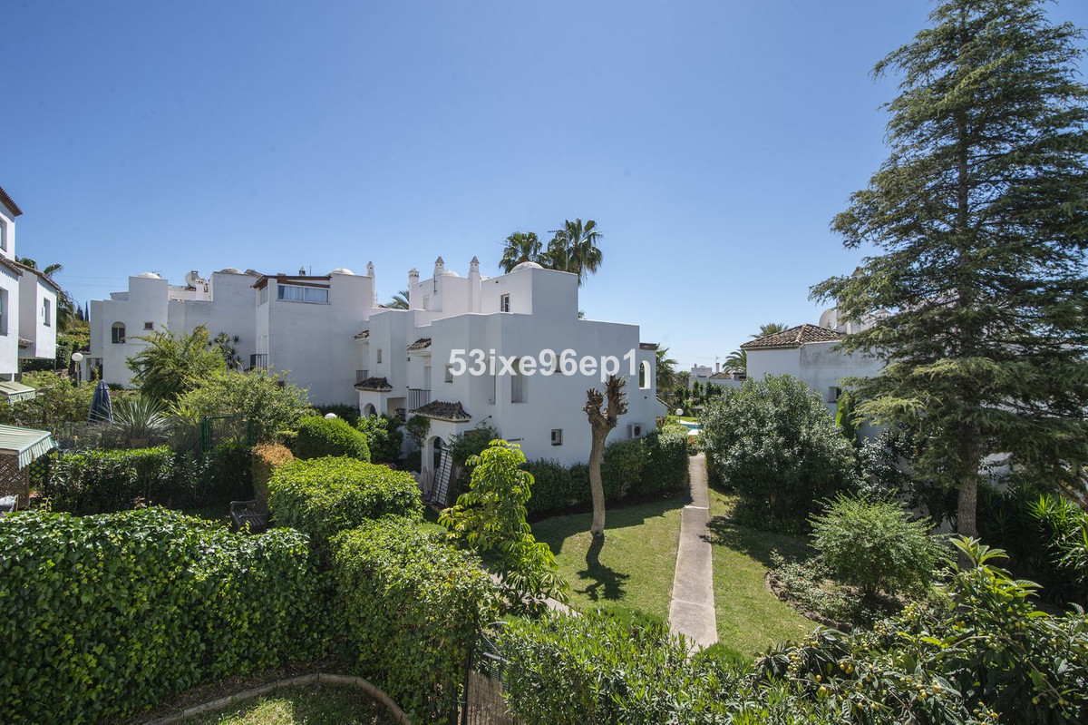 Se vende Pareada de 5 dormitorios en Costa Del Sol, Málaga, España