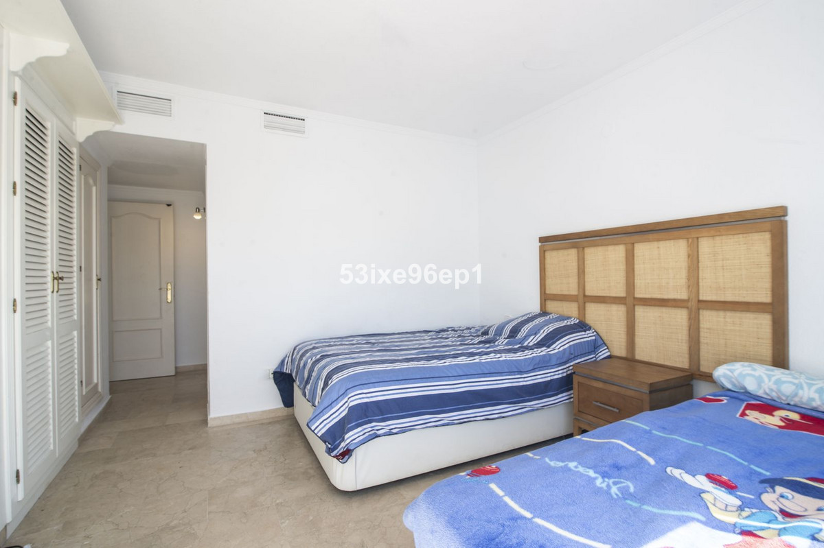 Se vende Pareada de 5 dormitorios en Costa Del Sol, Málaga, España