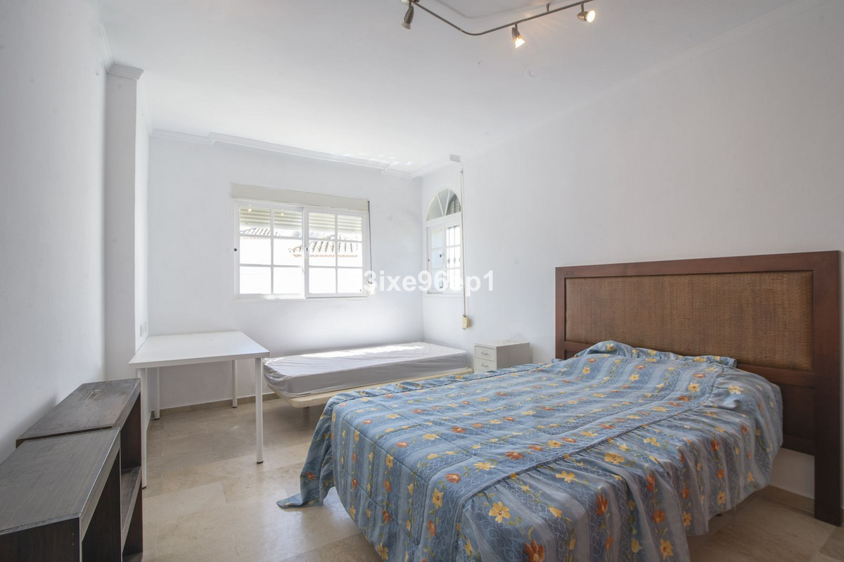 Se vende Pareada de 5 dormitorios en Costa Del Sol, Málaga, España