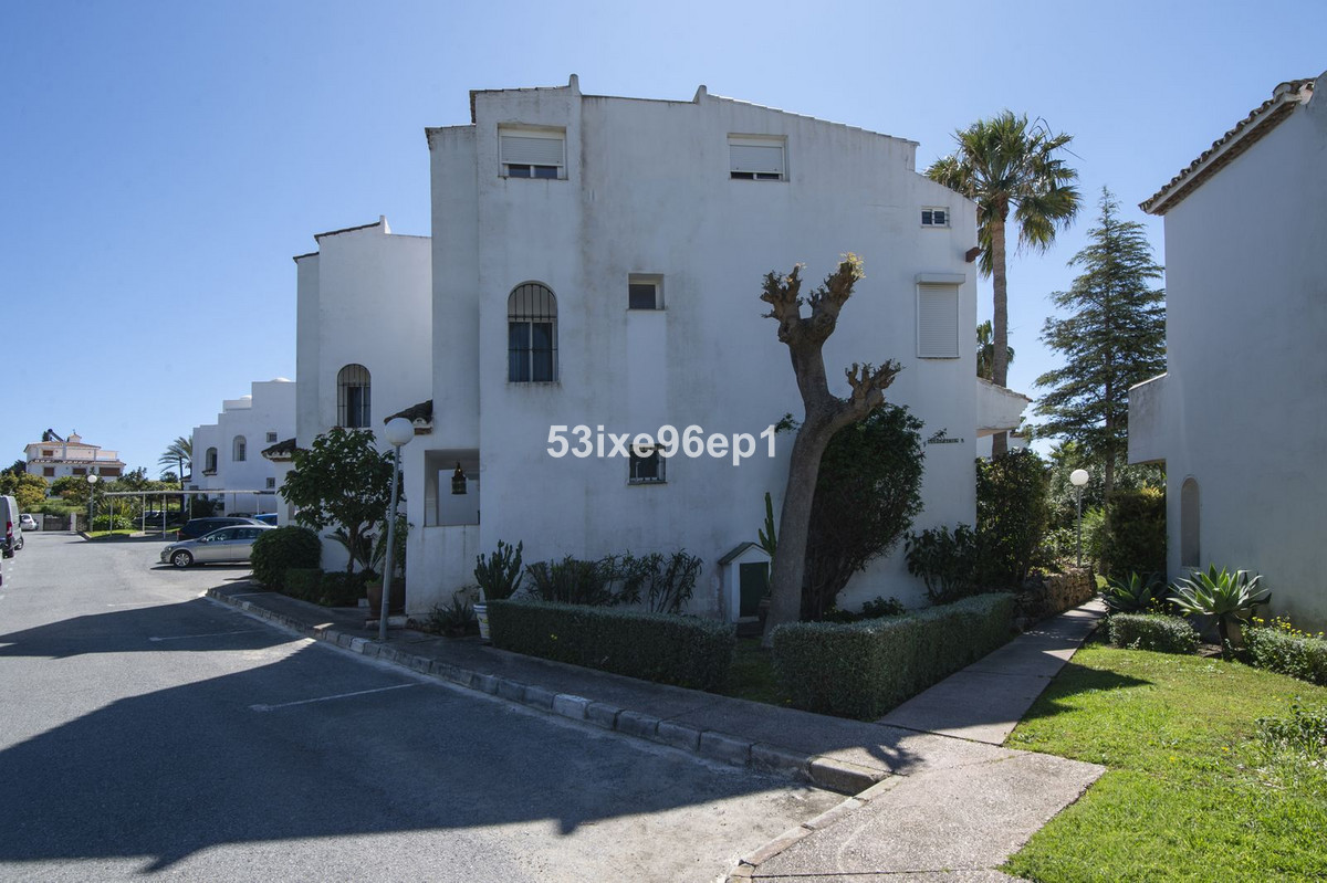 Se vende Pareada de 5 dormitorios en Costa Del Sol, Málaga, España
