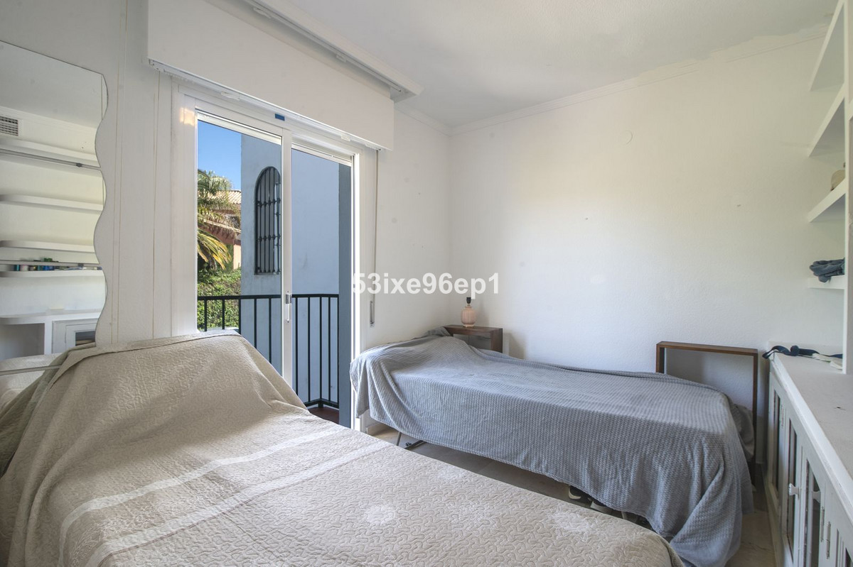 Se vende Pareada de 5 dormitorios en Costa Del Sol, Málaga, España