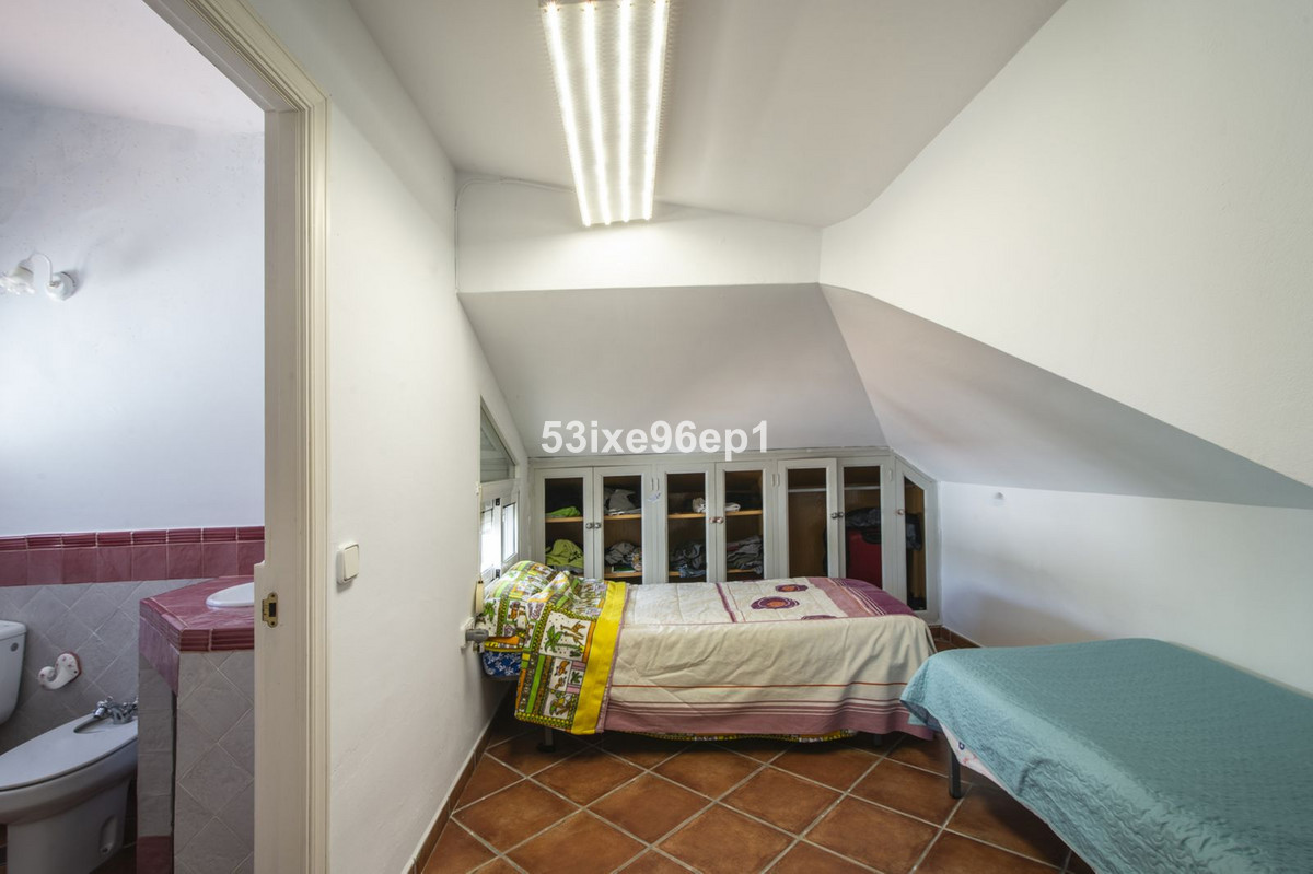 Se vende Pareada de 5 dormitorios en Costa Del Sol, Málaga, España