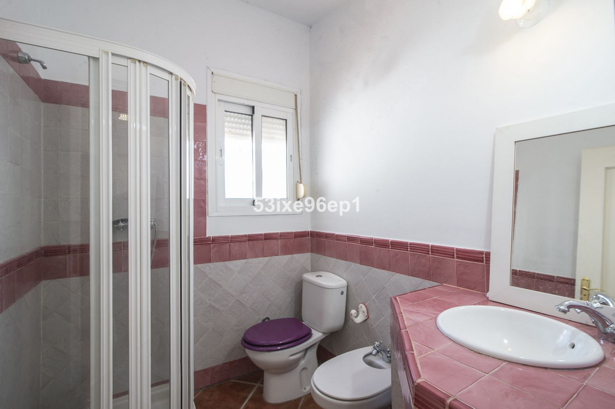 Se vende Pareada de 5 dormitorios en Costa Del Sol, Málaga, España