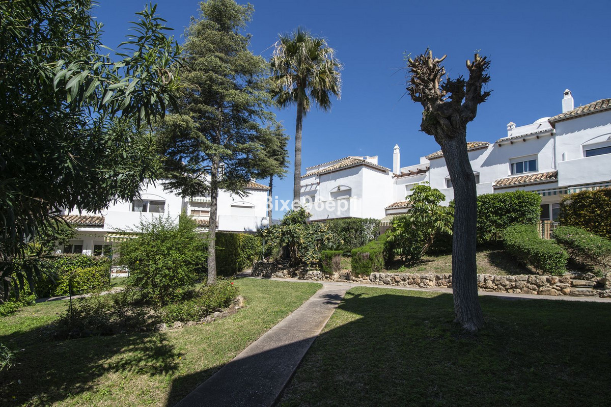 Se vende Pareada de 5 dormitorios en Costa Del Sol, Málaga, España