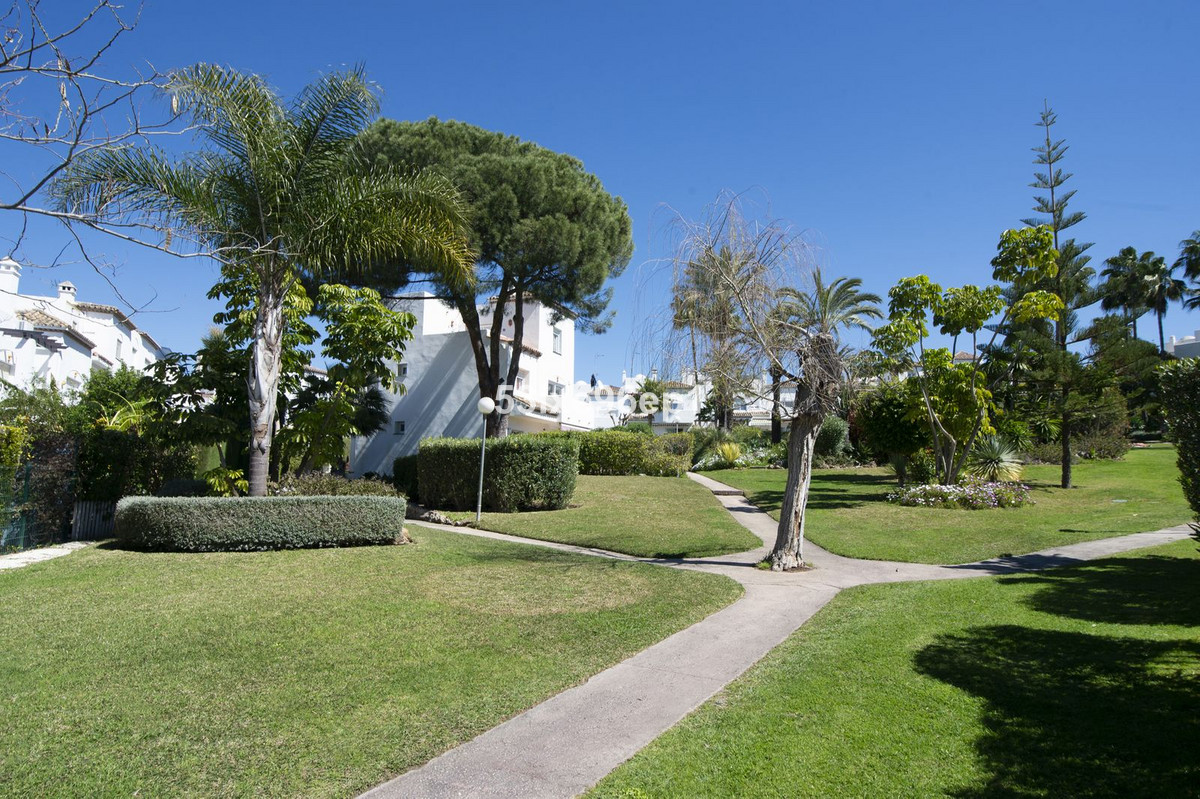 Se vende Pareada de 5 dormitorios en Costa Del Sol, Málaga, España