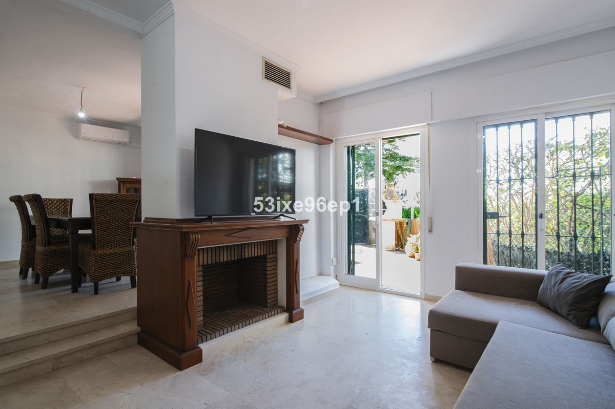 Se vende Pareada de 5 dormitorios en Costa Del Sol, Málaga, España