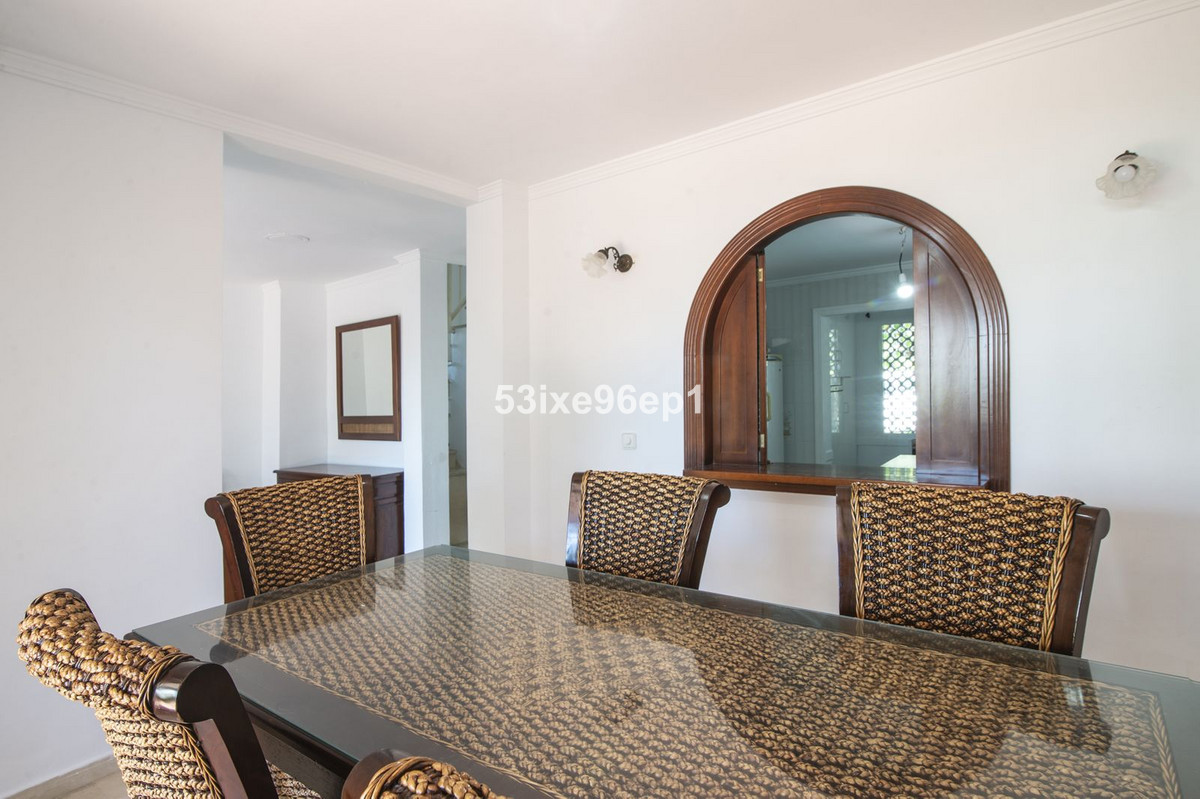 Se vende Pareada de 5 dormitorios en Costa Del Sol, Málaga, España
