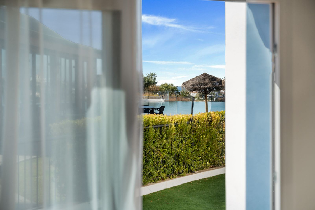 Se vende Apartamento Planta Baja de 3 dormitorios en Costa Del Sol, Málaga, España