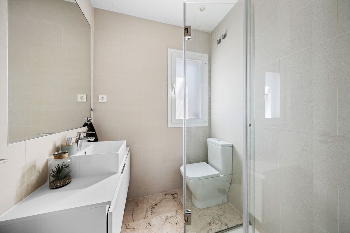 Se vende Apartamento Planta Baja de 3 dormitorios en Costa Del Sol, Málaga, España