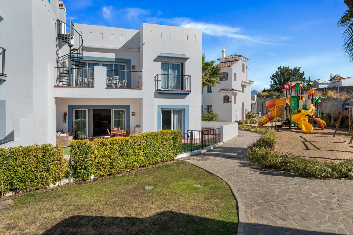Se vende Apartamento Planta Baja de 3 dormitorios en Costa Del Sol, Málaga, España