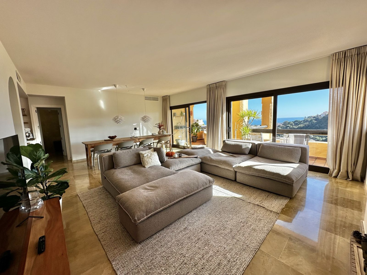 3 Bed Apartment for sale in La Duquesa Costa Del Sol, Málaga, Spain