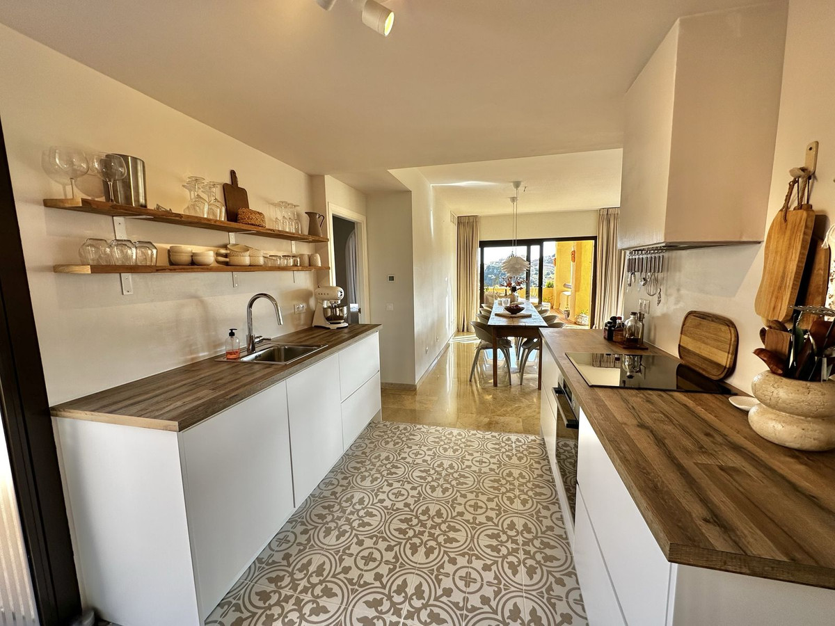 3 Bed Apartment for sale in La Duquesa Costa Del Sol, Málaga, Spain