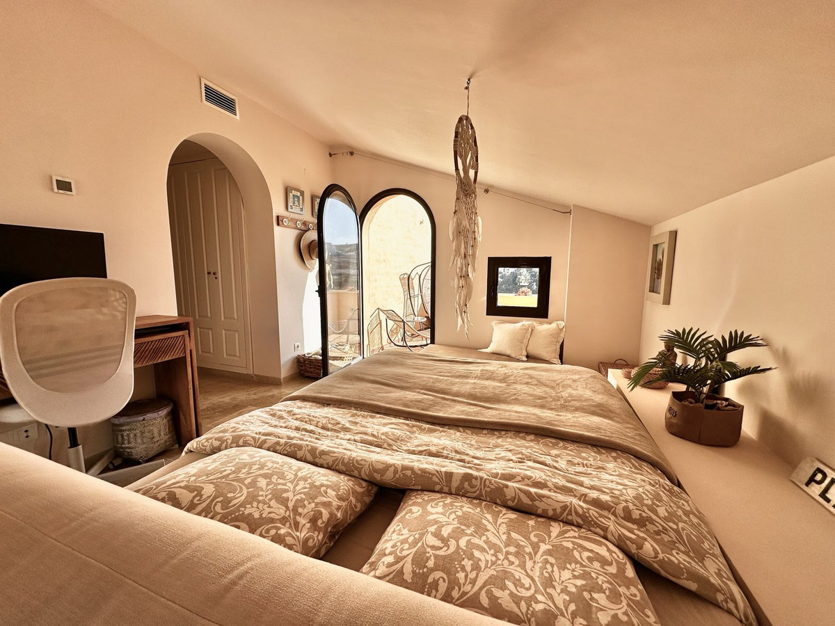 3 Bed Apartment for sale in La Duquesa Costa Del Sol, Málaga, Spain