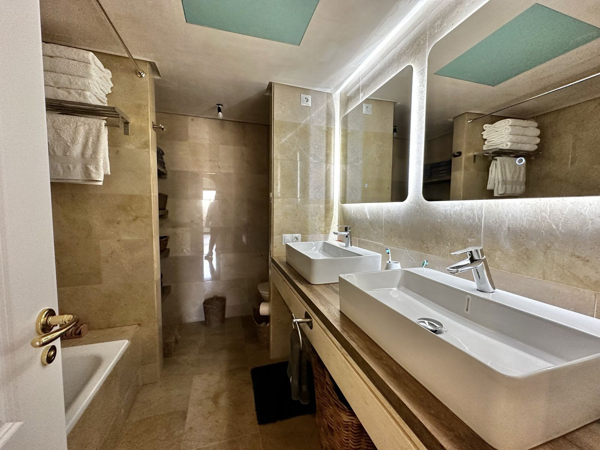 3 Bed Apartment for sale in La Duquesa Costa Del Sol, Málaga, Spain