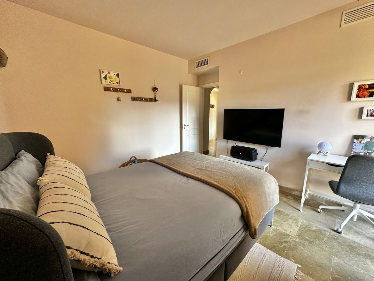 3 Bed Apartment for sale in La Duquesa Costa Del Sol, Málaga, Spain