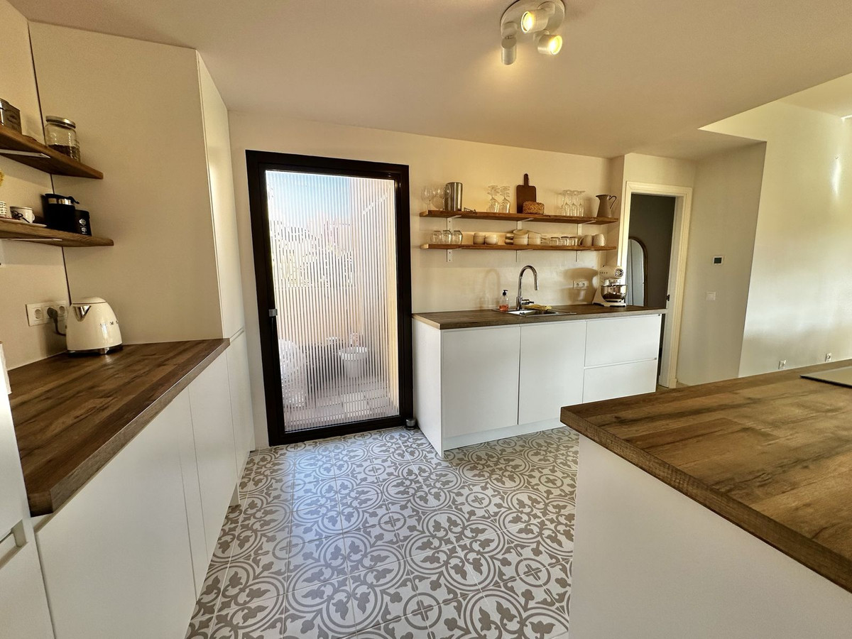 3 Bed Apartment for sale in La Duquesa Costa Del Sol, Málaga, Spain