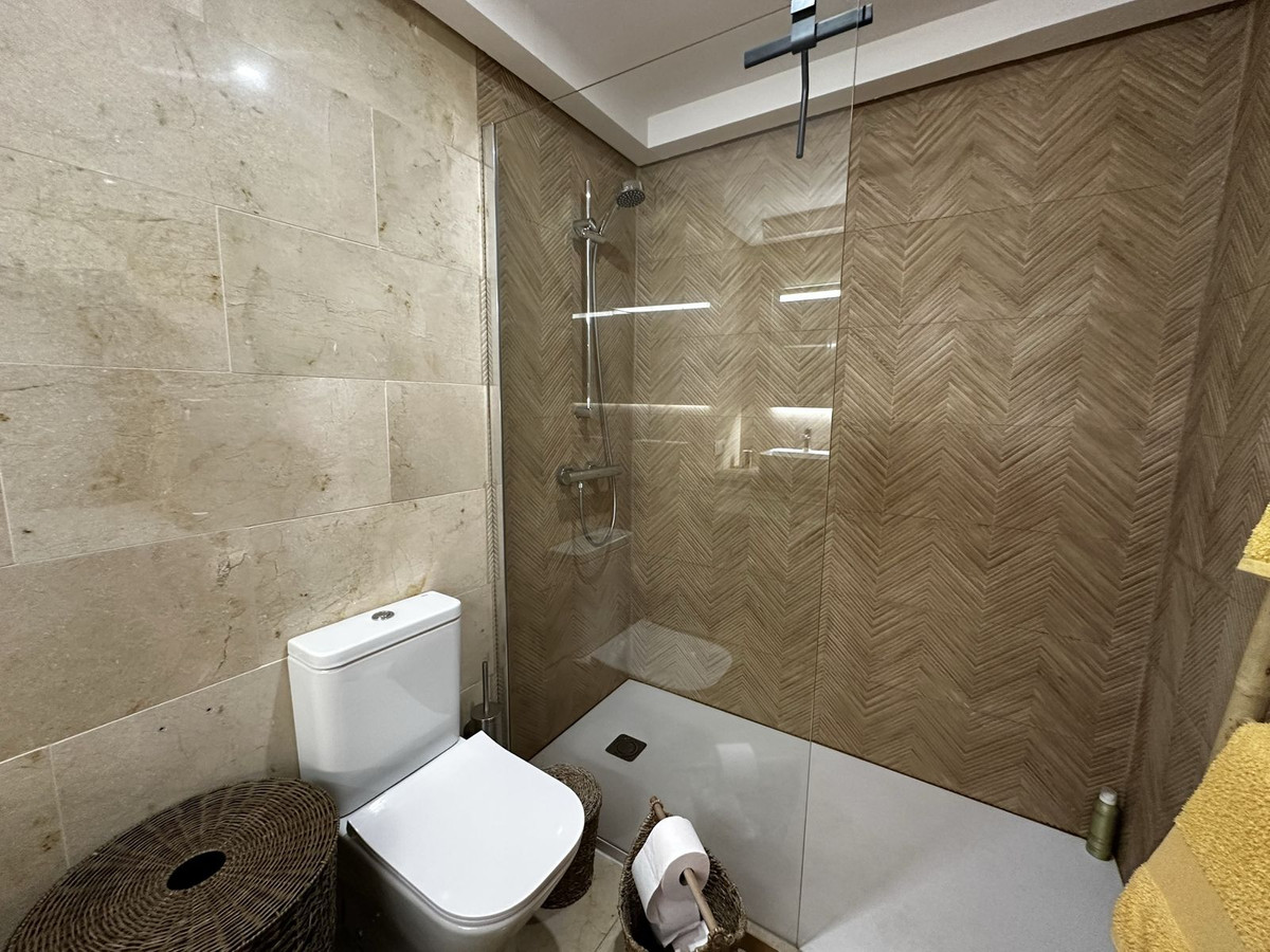 3 Bed Apartment for sale in La Duquesa Costa Del Sol, Málaga, Spain