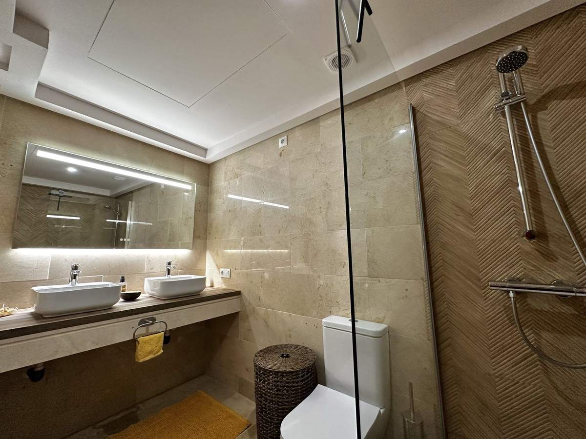 3 Bed Apartment for sale in La Duquesa Costa Del Sol, Málaga, Spain