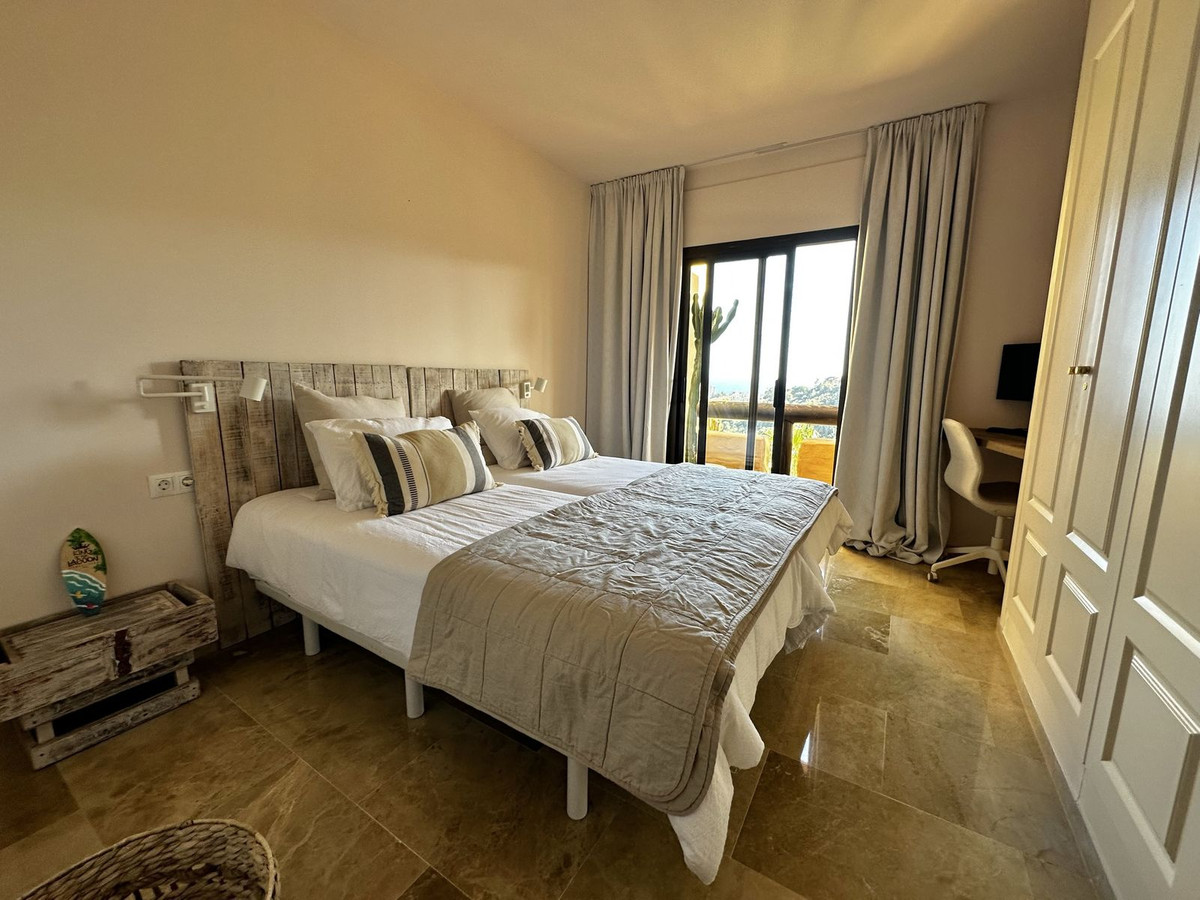 3 Bed Apartment for sale in La Duquesa Costa Del Sol, Málaga, Spain