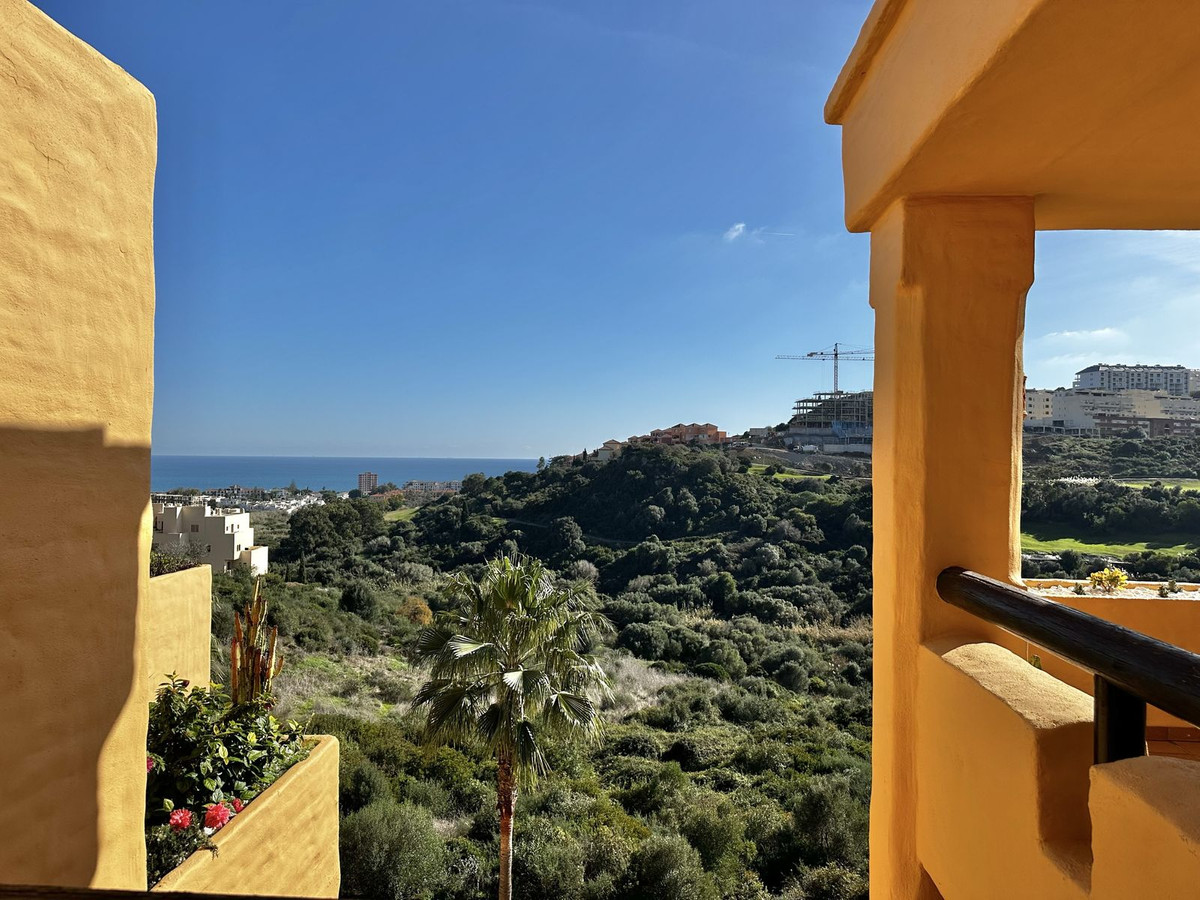 3 Bed Apartment for sale in La Duquesa Costa Del Sol, Málaga, Spain