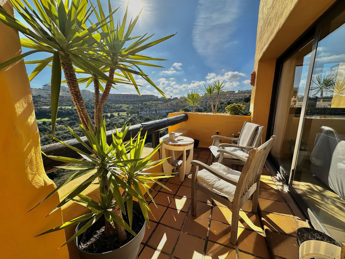 3 Bed Apartment for sale in La Duquesa Costa Del Sol, Málaga, Spain