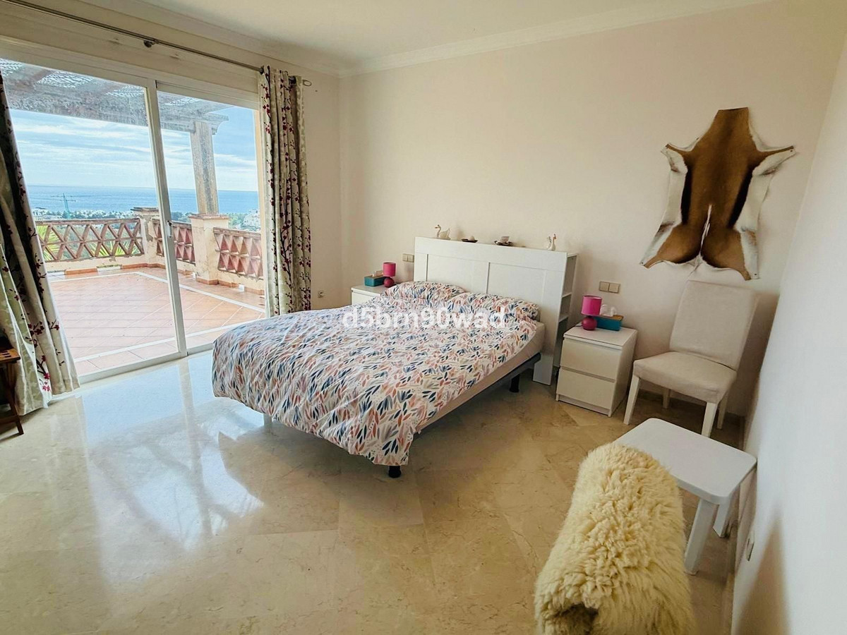 5 Bed Townhouse for sale in Casares Costa Del Sol, Málaga, Spain