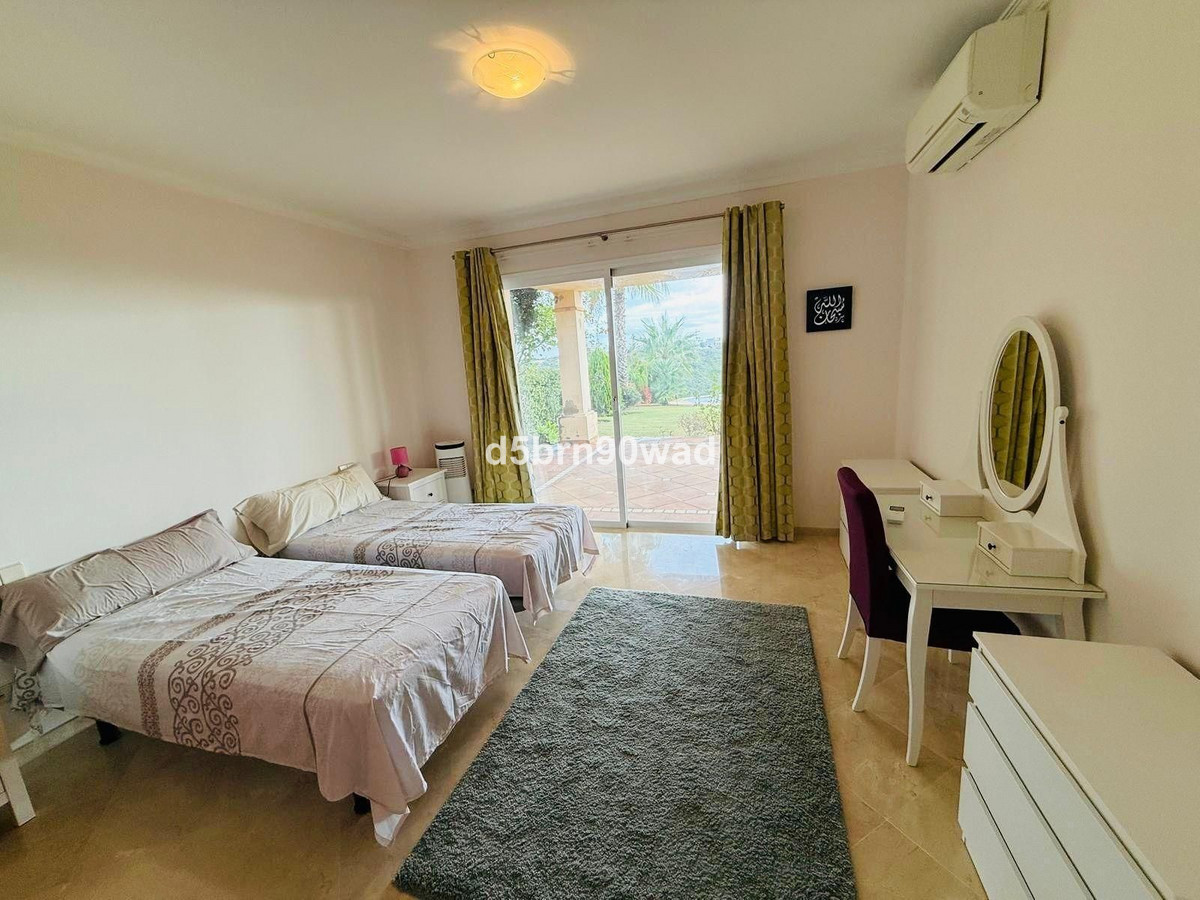 5 Bed Townhouse for sale in Casares Costa Del Sol, Málaga, Spain