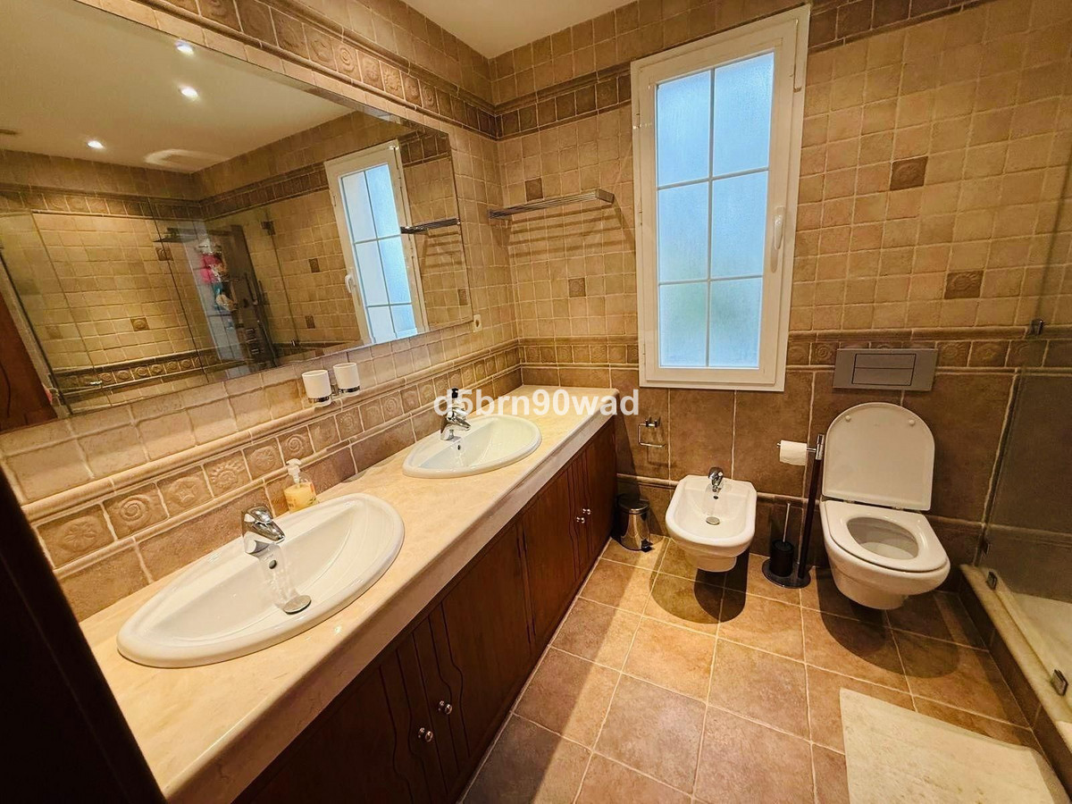 5 Bed Townhouse for sale in Casares Costa Del Sol, Málaga, Spain