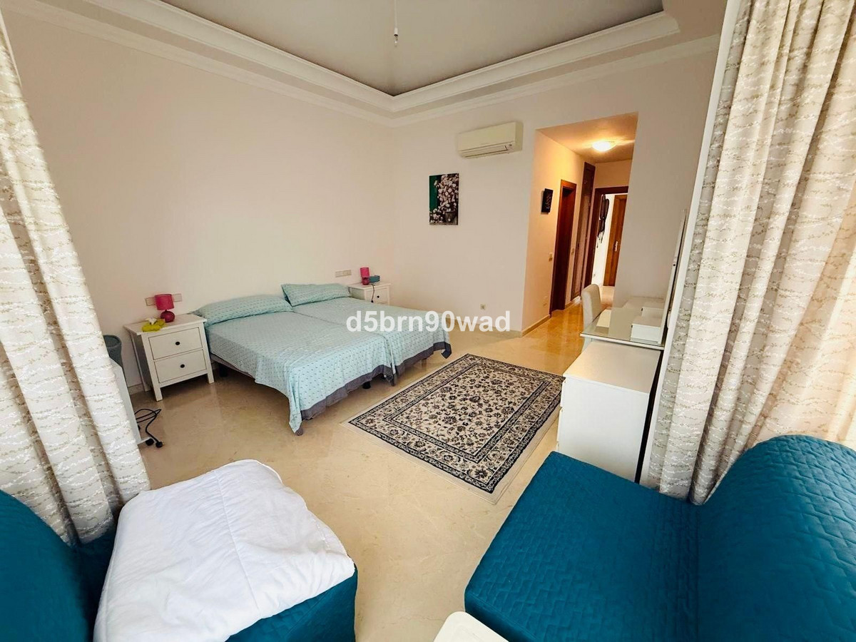 5 Bed Townhouse for sale in Casares Costa Del Sol, Málaga, Spain