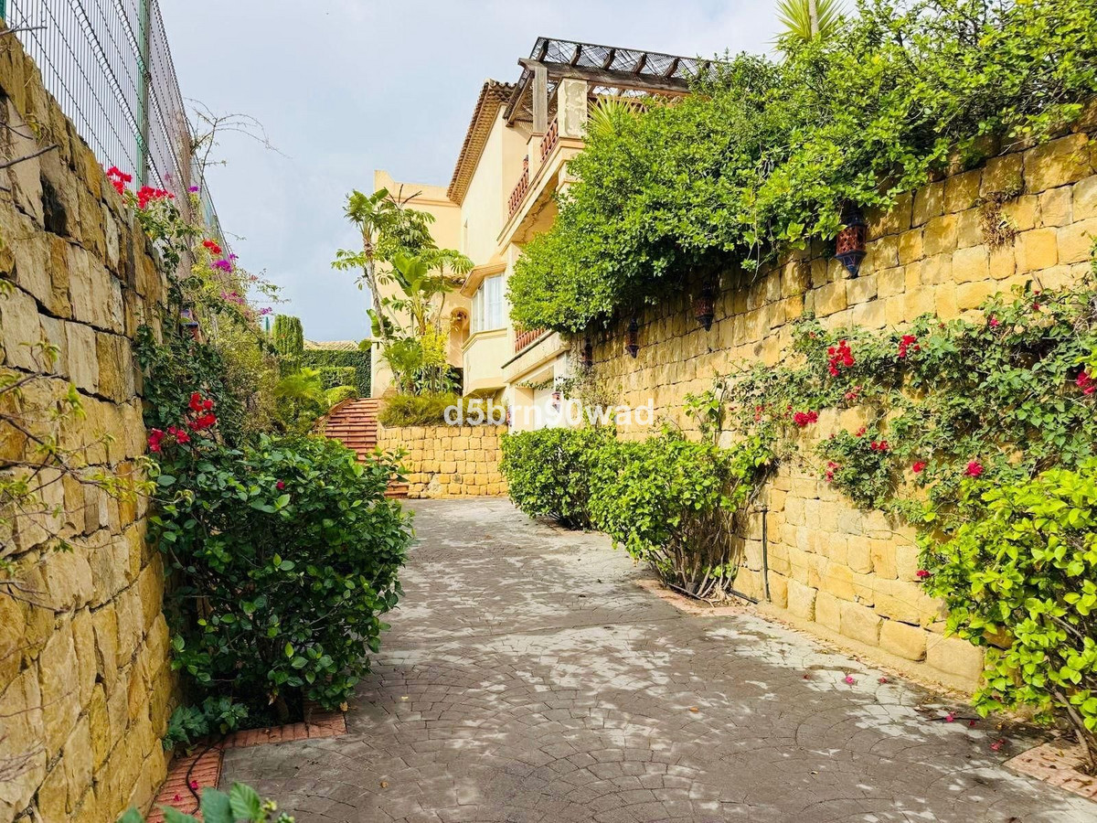 5 Bed Townhouse for sale in Casares Costa Del Sol, Málaga, Spain