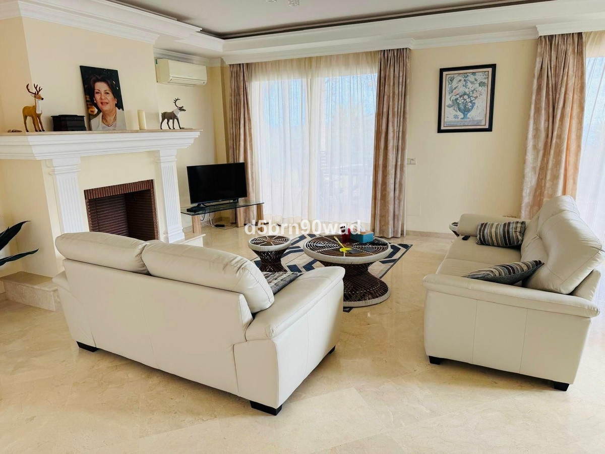 5 Bed Townhouse for sale in Casares Costa Del Sol, Málaga, Spain