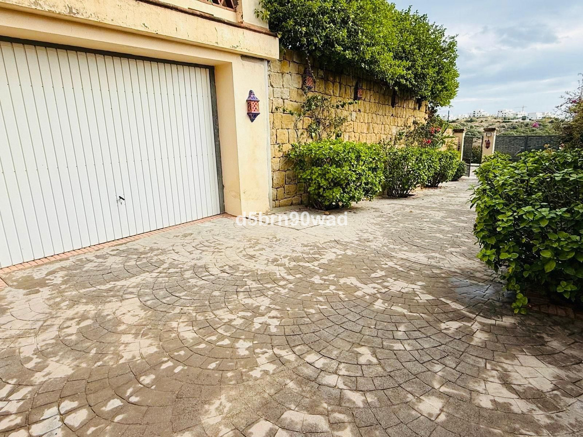 5 Bed Townhouse for sale in Casares Costa Del Sol, Málaga, Spain