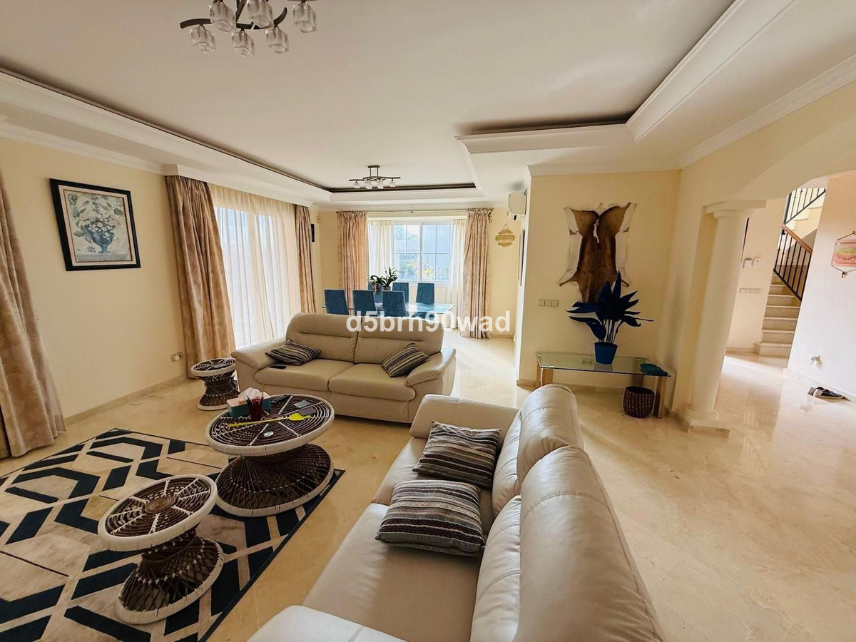 5 Bed Townhouse for sale in Casares Costa Del Sol, Málaga, Spain