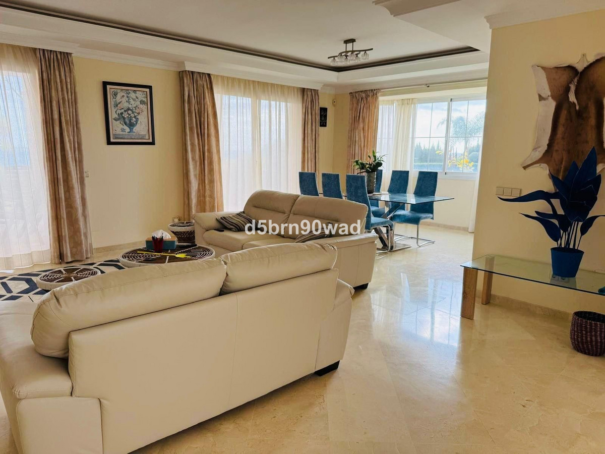 5 Bed Townhouse for sale in Casares Costa Del Sol, Málaga, Spain