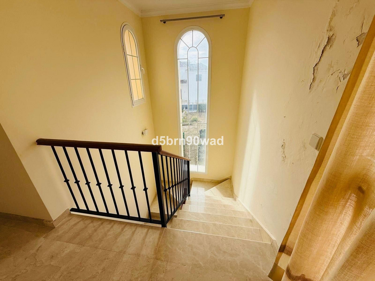 5 Bed Townhouse for sale in Casares Costa Del Sol, Málaga, Spain