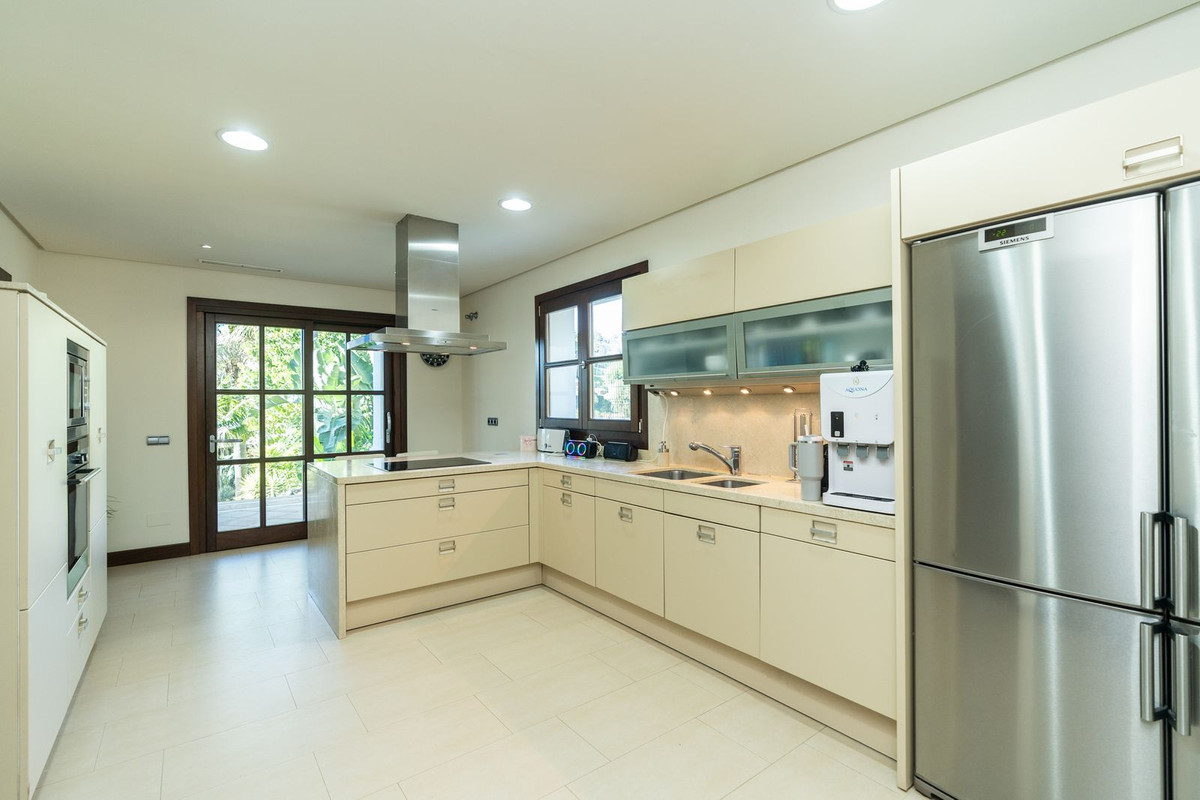 Se vende Villa - Chalet de 4 dormitorios en Costa Del Sol, Málaga, España