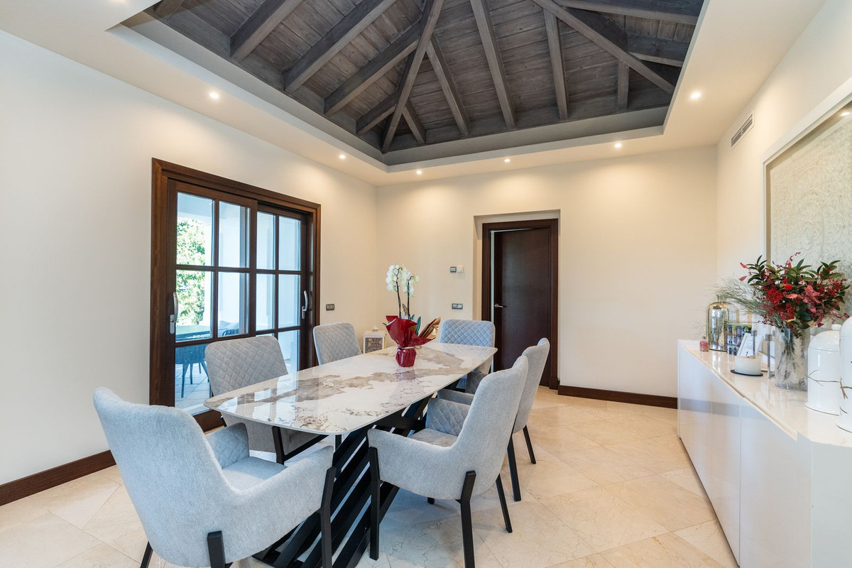 Se vende Villa - Chalet de 4 dormitorios en Costa Del Sol, Málaga, España