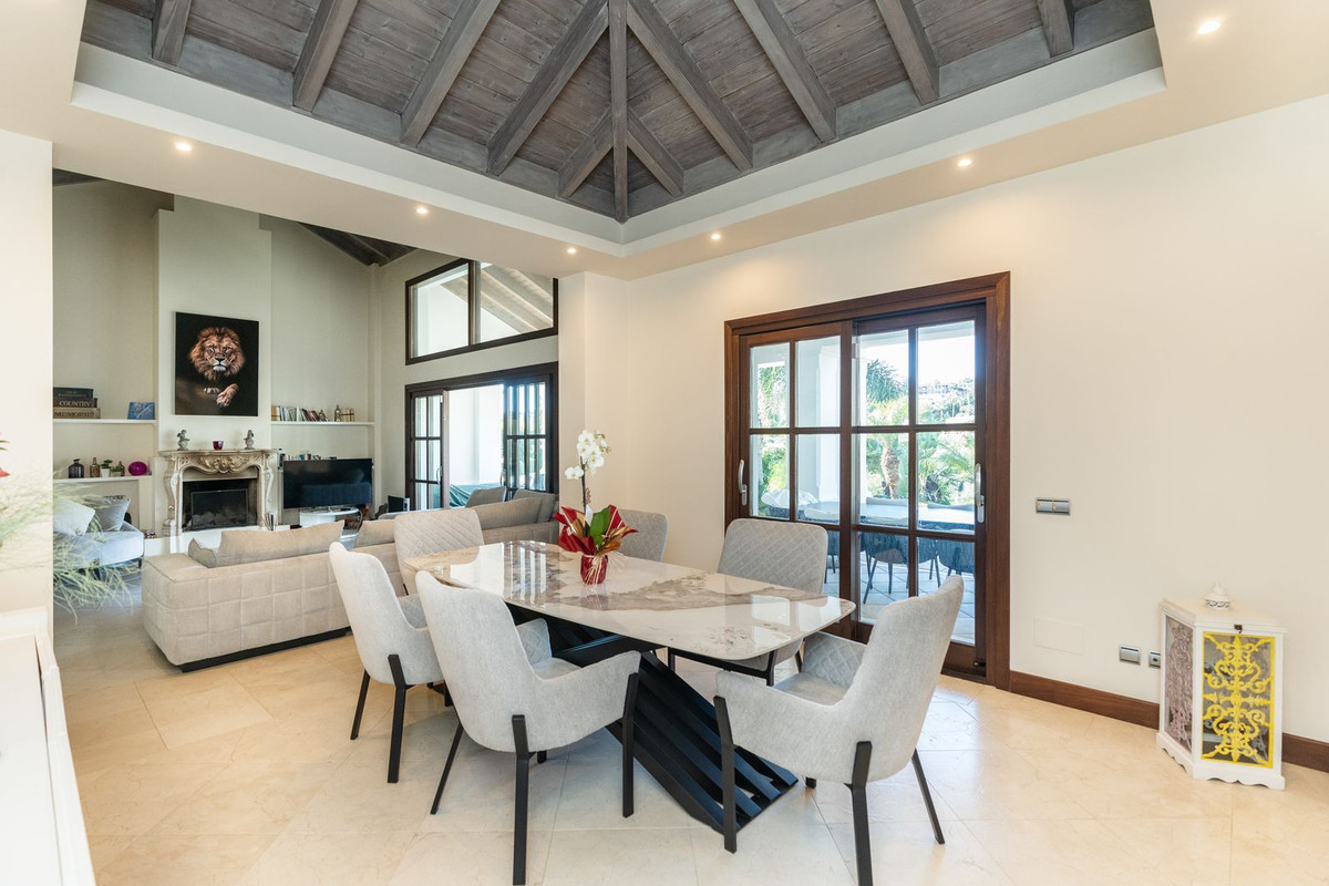 Se vende Villa - Chalet de 4 dormitorios en Costa Del Sol, Málaga, España