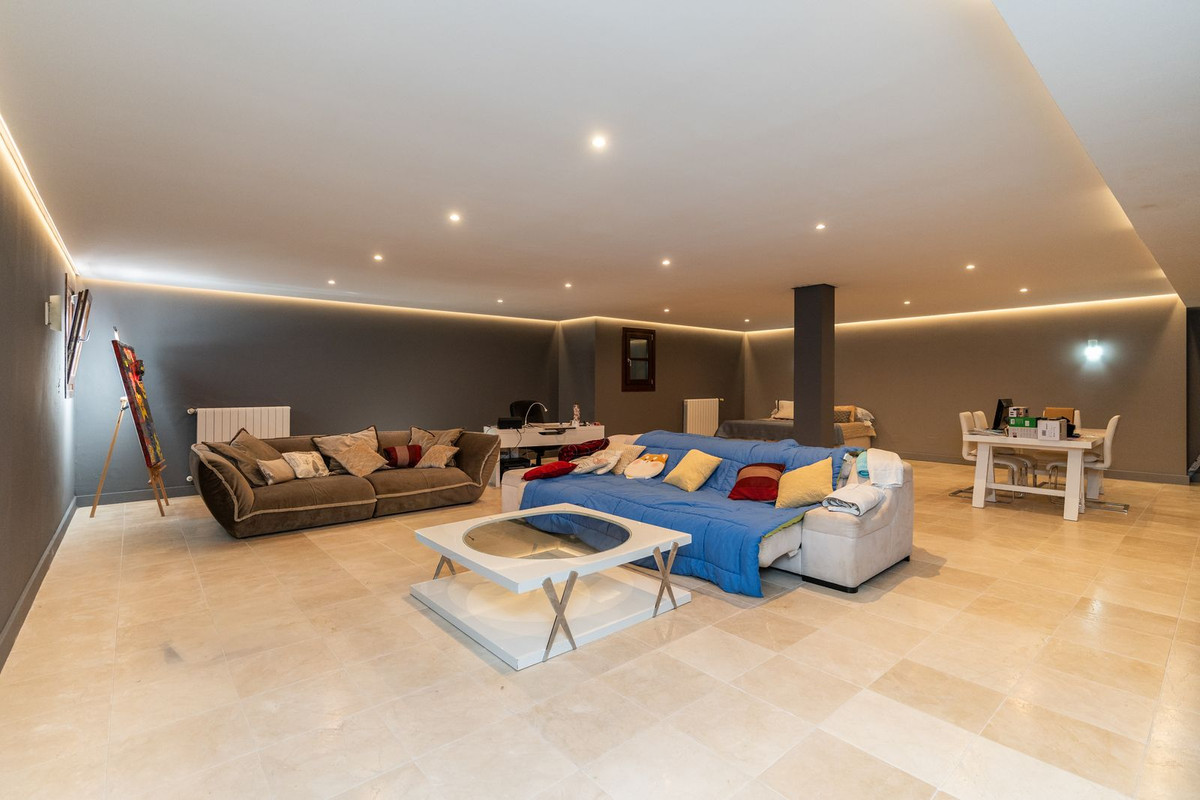 Se vende Villa - Chalet de 4 dormitorios en Costa Del Sol, Málaga, España