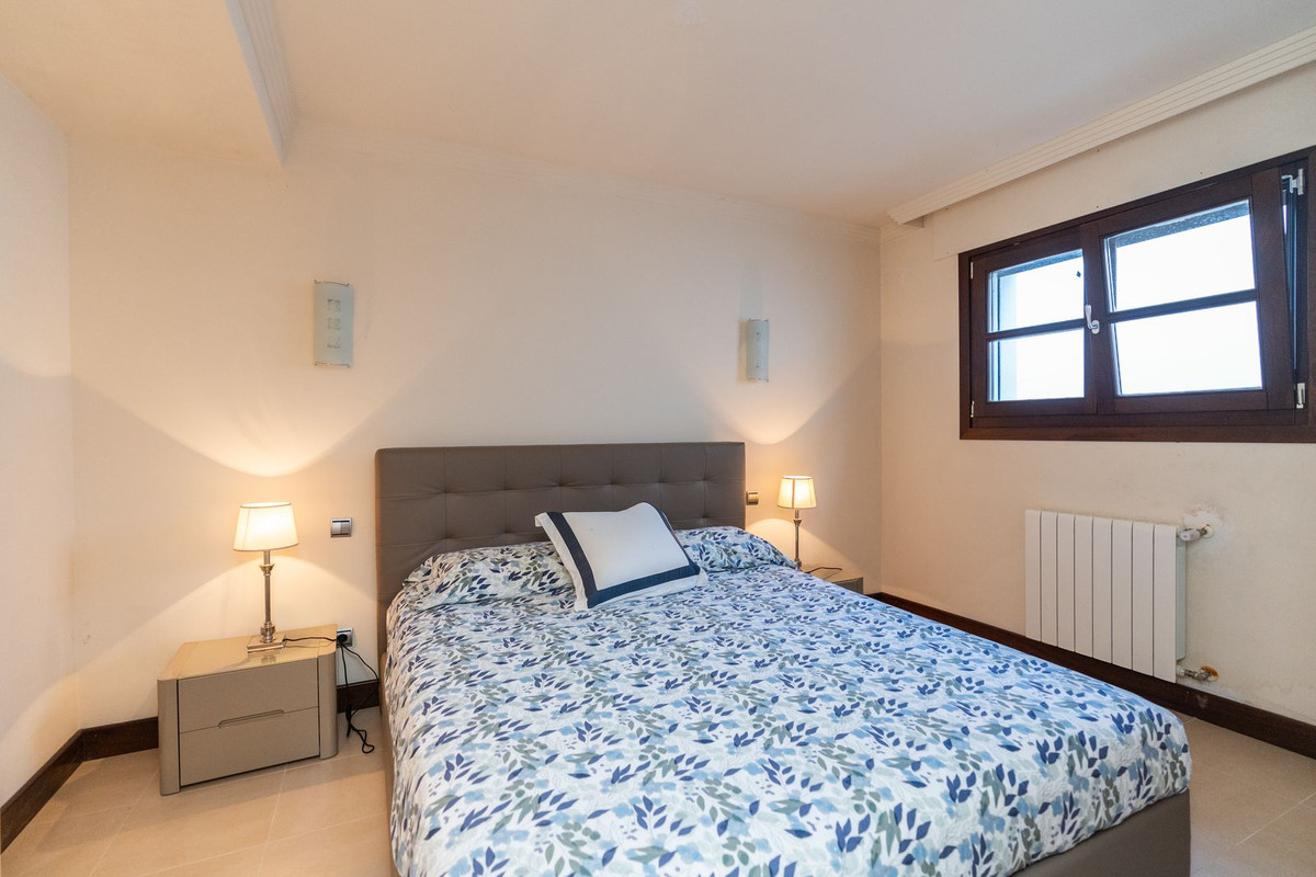 Se vende Villa - Chalet de 4 dormitorios en Costa Del Sol, Málaga, España