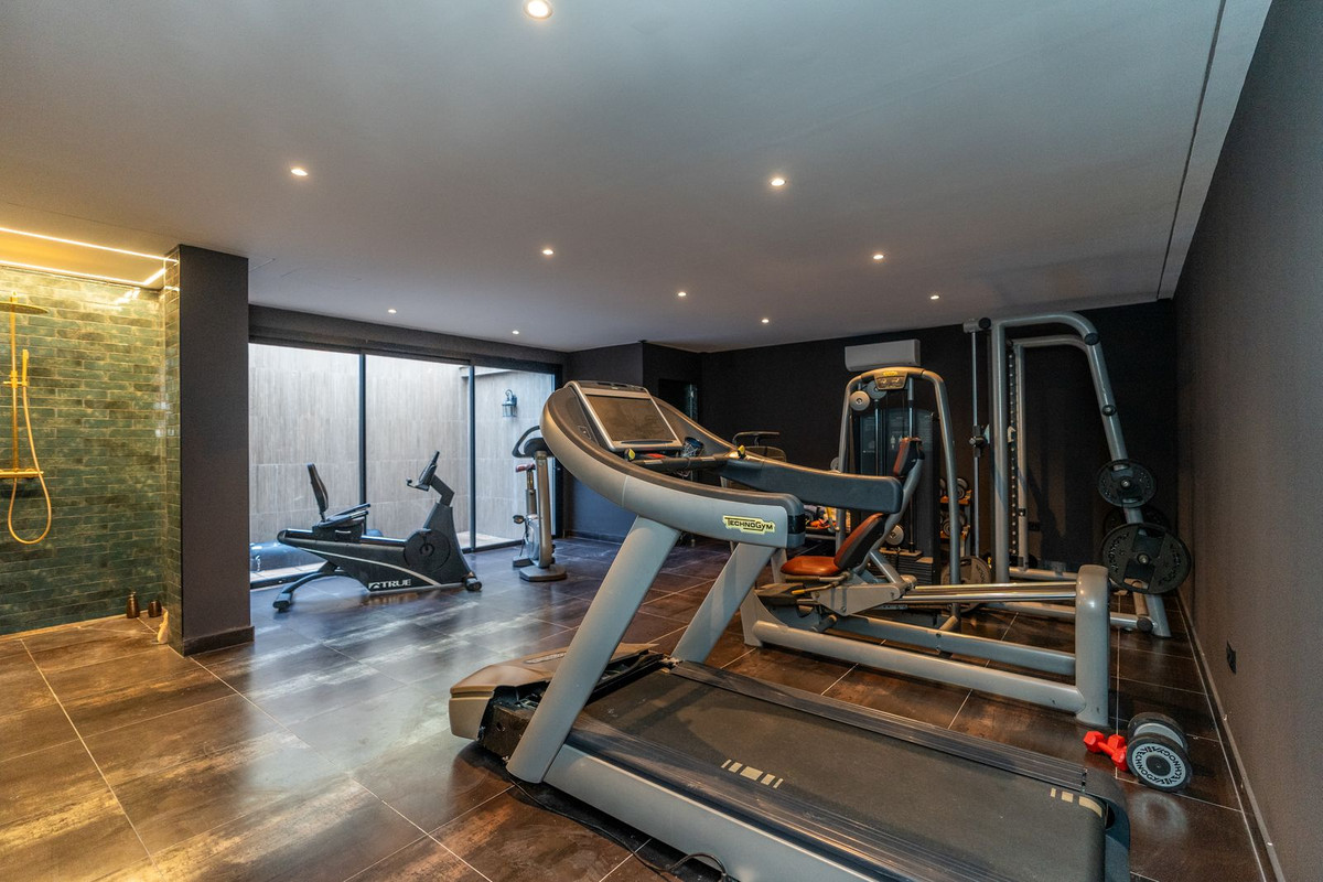 Se vende Villa - Chalet de 4 dormitorios en Costa Del Sol, Málaga, España