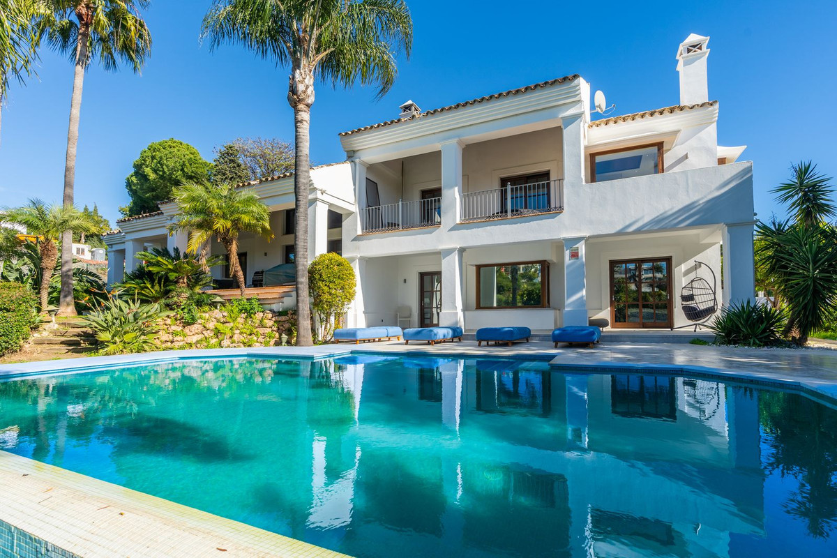 Se vende Villa - Chalet de 4 dormitorios en Costa Del Sol, Málaga, España