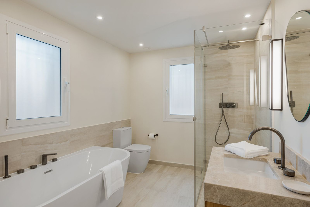 Se vende Villa - Chalet de 3 dormitorios en Costa Del Sol, Málaga, España