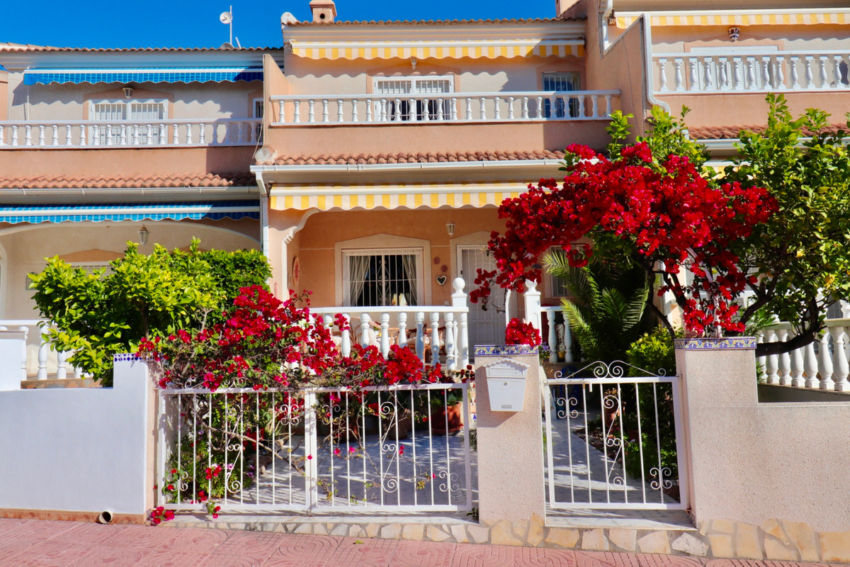 Se vende Adosada de 3 dormitorios en Costa Blanca, Alicante, España