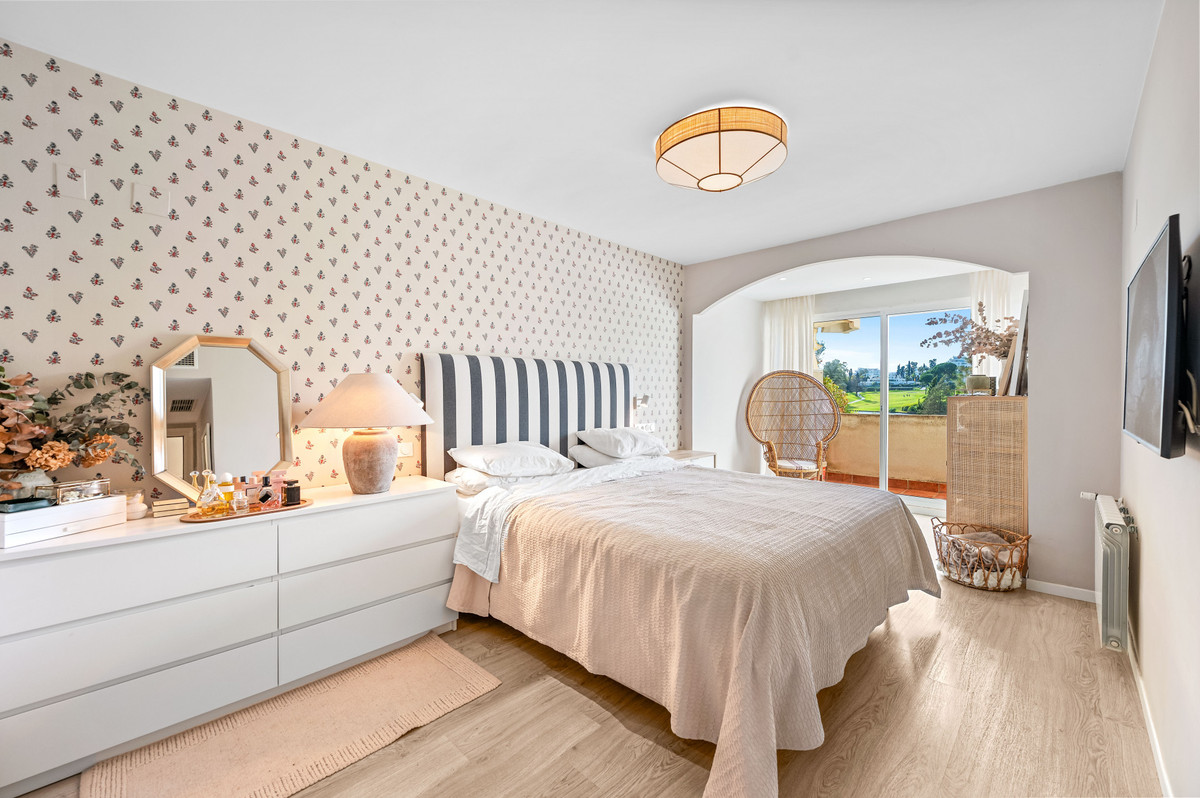 Se vende Apartamento Planta Media de 2 dormitorios en Costa Del Sol, Málaga, España