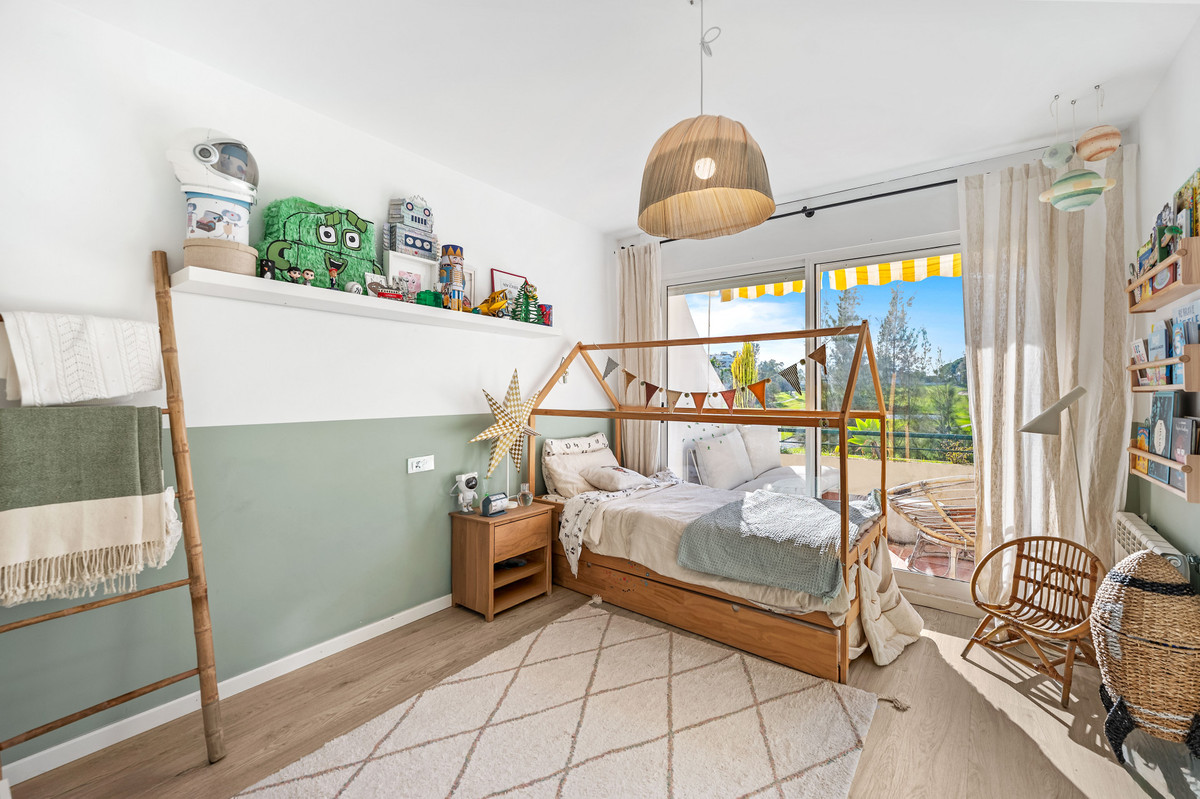 Se vende Apartamento Planta Media de 2 dormitorios en Costa Del Sol, Málaga, España