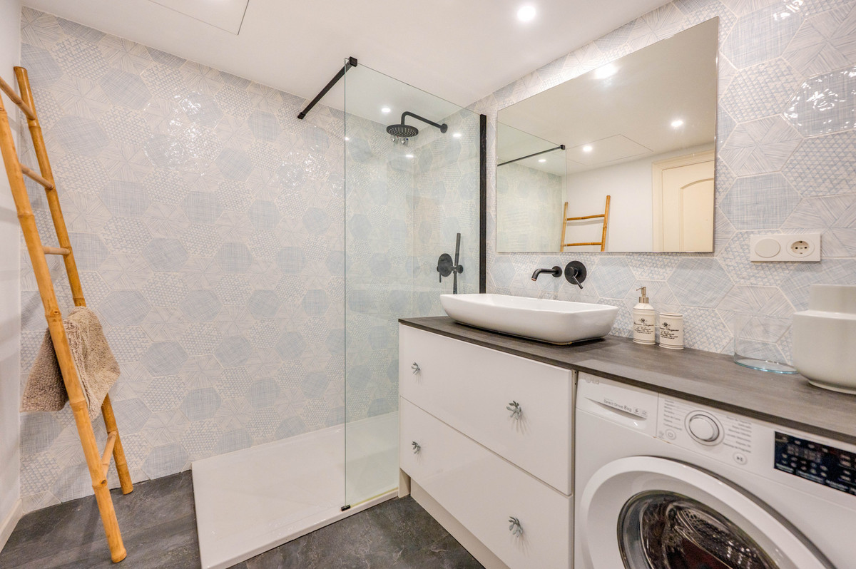 Se vende Apartamento Planta Media de 2 dormitorios en Costa Del Sol, Málaga, España