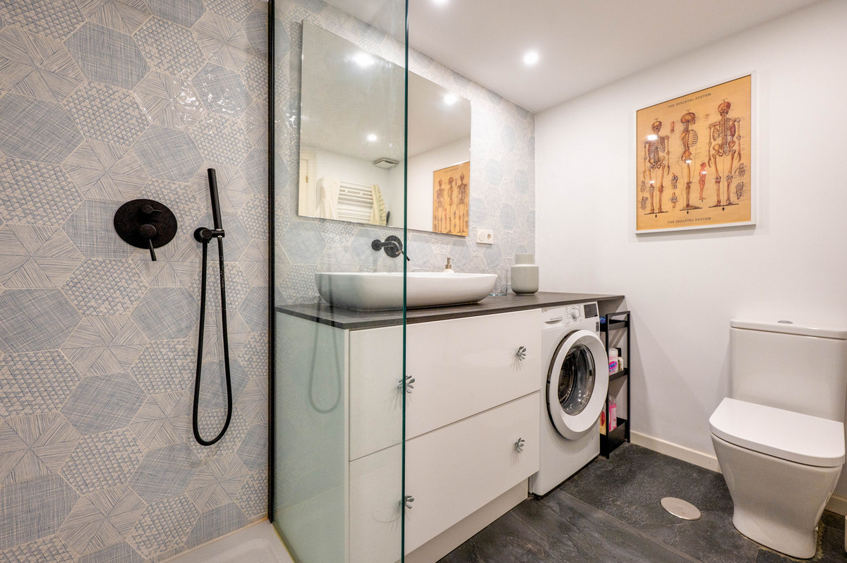 Se vende Apartamento Planta Media de 2 dormitorios en Costa Del Sol, Málaga, España