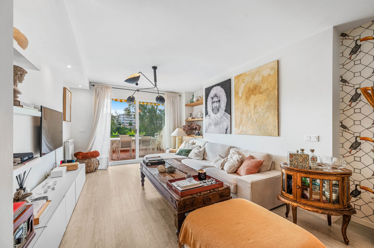 Se vende Apartamento Planta Media de 2 dormitorios en Costa Del Sol, Málaga, España